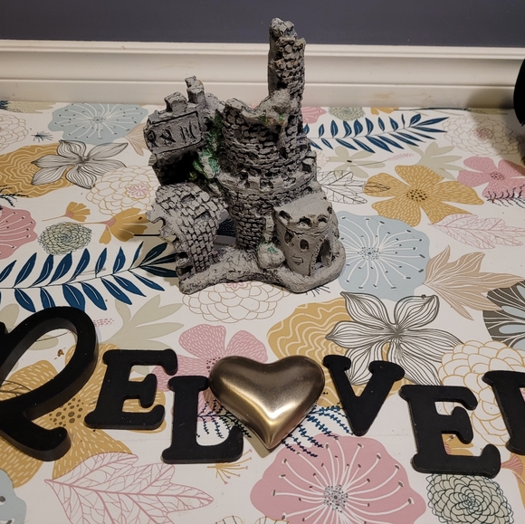 Aquarium castle - Picture 2 of 2